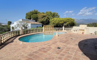 Hyggelig og solrik villa med vakker utsikt nær La Olla, Altea.